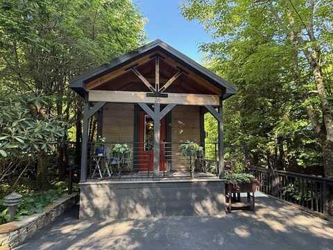 26 S Cumberland Drive, Lake Toxaway, NC 28747