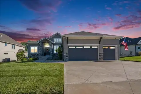 14814 Thousand Oaks Place, Parkville, MO 64152
