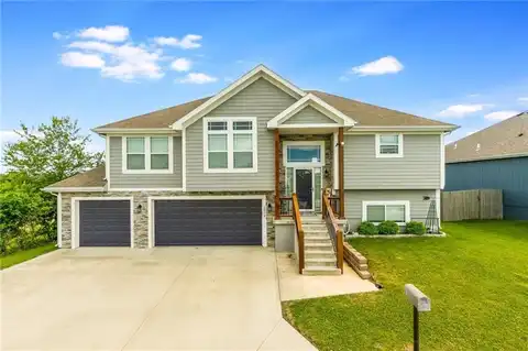 2808 E Cedar Place, Tonganoxie, KS 66086