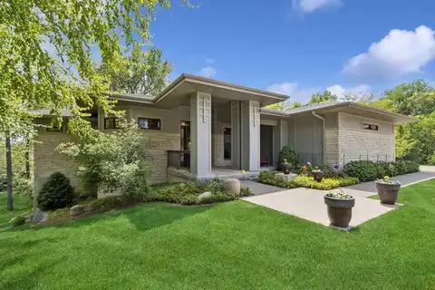 2000 Forest Hill Cir, Coralville, IA 52241
