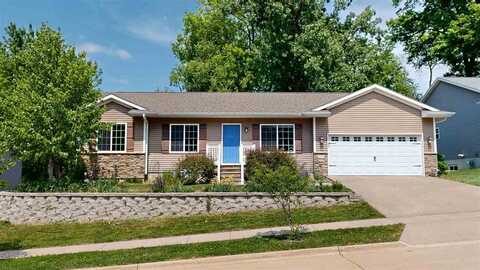 1113 Manitou Trl, IowaCity, IA 52245
