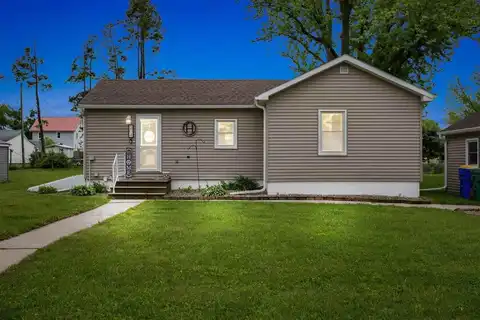 204 Johnson St SW, Shellsburg, IA 52332