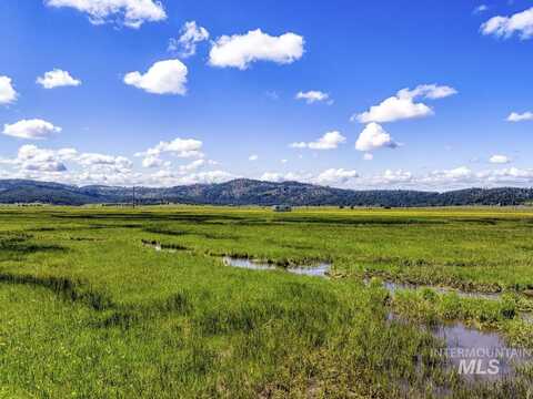 17 Gray Lane, Cascade, ID 83611