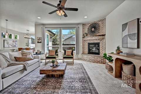 2128 N Woodcreek St, Boise, ID 83704
