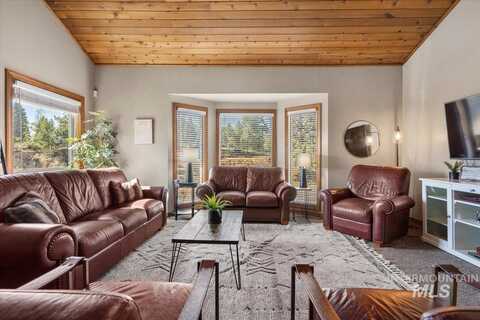 502 Lake Cascade Parkway, Cascade, ID 83611