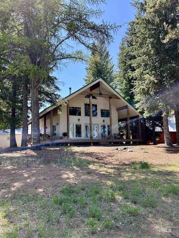 136 Paradise Lane, Donnelly, ID 83615