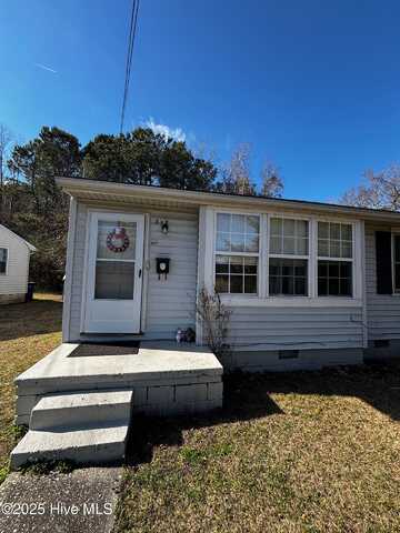 718 New River Drive, Jacksonville, NC 28540