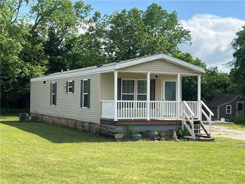94 W Coronado Cove, Mound City, KS 66056