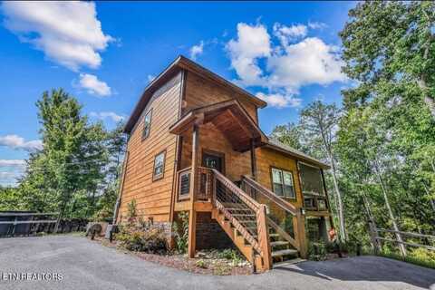 1215 Honeysuckle Lane, Sevierville, TN 37876