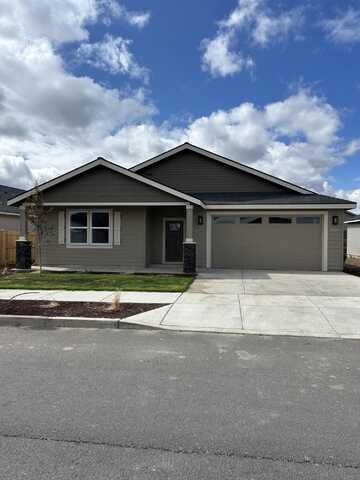 3156 NW Dogwood Avenue, Redmond, OR 97756