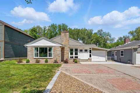 212 Golfview Ave, IowaCity, IA 52246