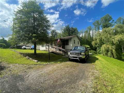 63 Bolen Lane, Oak Hill, WV 25901
