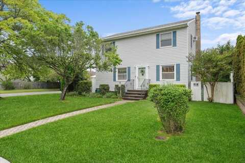 803 Granada Parkway, Lindenhurst, NY 11757