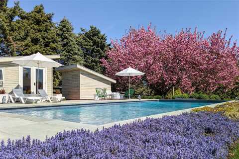 1760 Crown Land Lane, Cutchogue, NY 11935