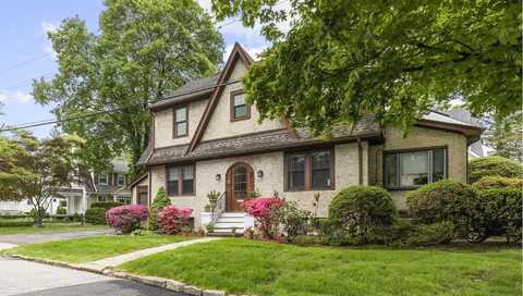 19 Glenorchy Place, New Rochelle, NY 10804