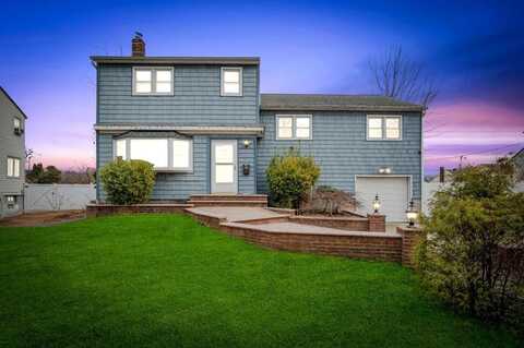 11 Gardenia Lane, Hicksville, NY 11801