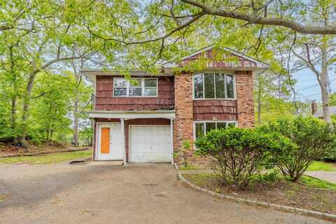 95 Berkshire Drive, Farmingville, NY 11738