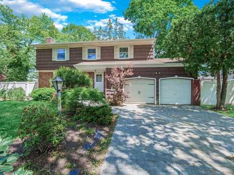 26 Saxon Street, Melville, NY 11747