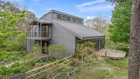 212 Charles Neck Way, West Tisbury, MA 02575