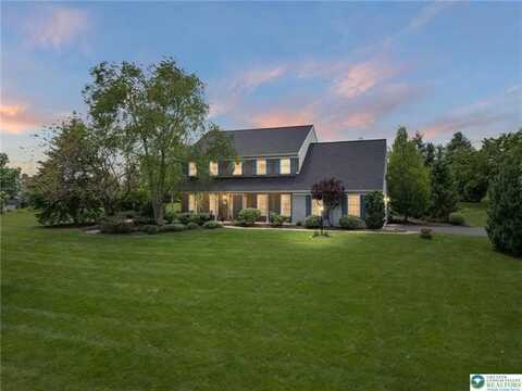 3840 East View Drive, White Hall, PA 18069