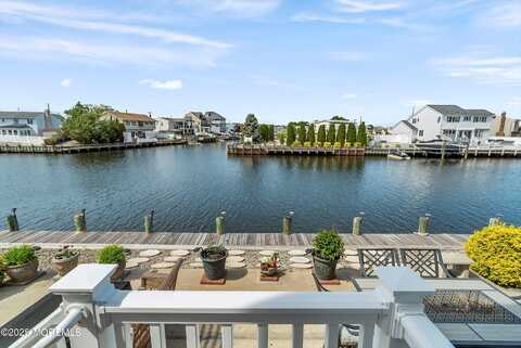 12 Blue Heron Lane, Bayville, NJ 08721