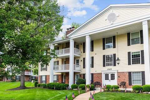1525 Hampton Hall Drive, Chesterfield, MO 63017