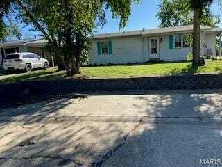 208 Edwards Avenue, Sikeston, MO 63801