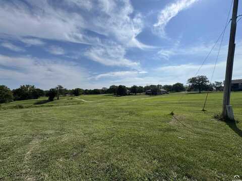 7882 Seneca Lake Road, Ozawkie, KS 66070