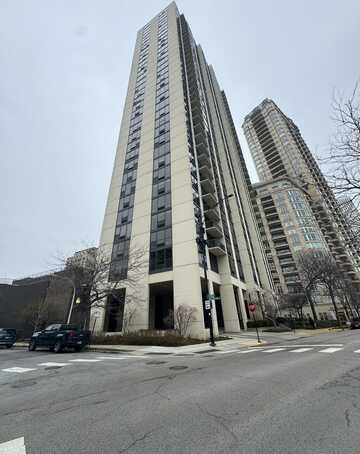 2500 N Lakeview Avenue, Chicago, IL 60614