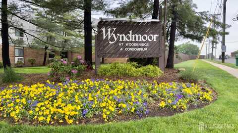 1037 Cricket Lane, Woodbridge, NJ 07095