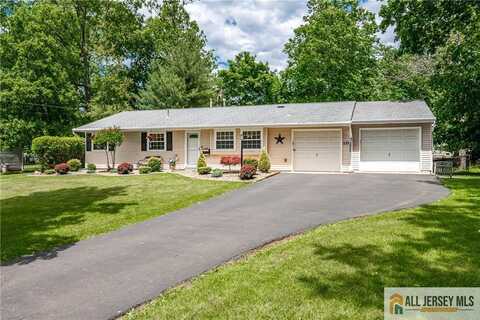 10 Ritter Road, Brunswick Gardens, NJ 08824