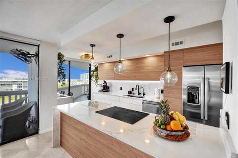 1000 W Island Blvd, Aventura, FL 33160