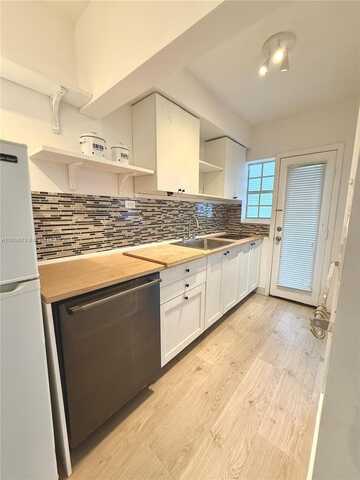 330 74th St, Miami Beach, FL 33141