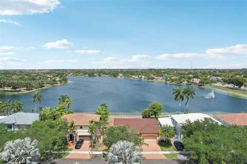 8749 NW 189th Ter, Hialeah, FL 33018