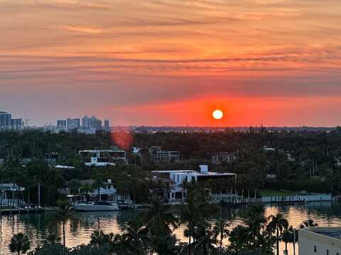 6423 Collins Ave, Miami Beach, FL 33141