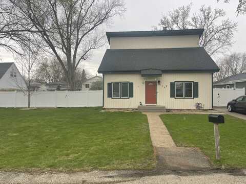 354 Millard Avenue, Crystal Lake, IL 60014