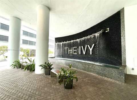 90 SW 3rd St, Miami, FL 33130