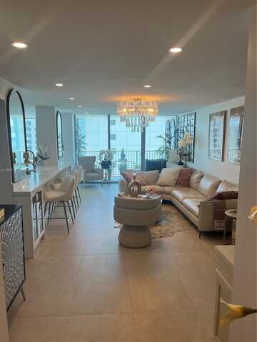 2655 Collins Ave, Miami Beach, FL 33140