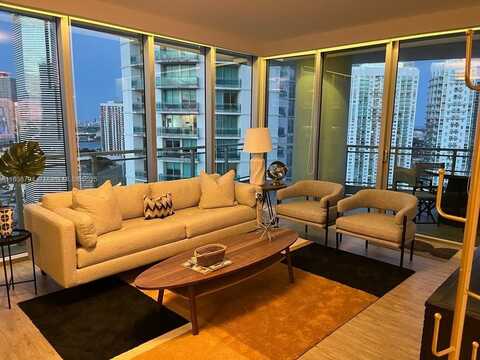 90 SW 3rd St, Miami, FL 33130