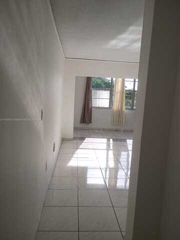 1800 SW 25th St, Miami, FL 33133