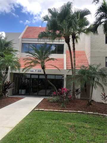 210 Lakeview Dr, Weston, FL 33326