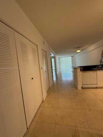 5099 NW 7th St, Miami, FL 33126