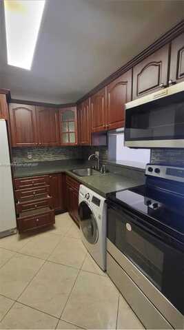 5199 NW 7th St, Miami, FL 33126