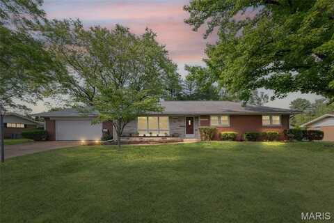 121 E Fairway Drive, Belleville, IL 62223