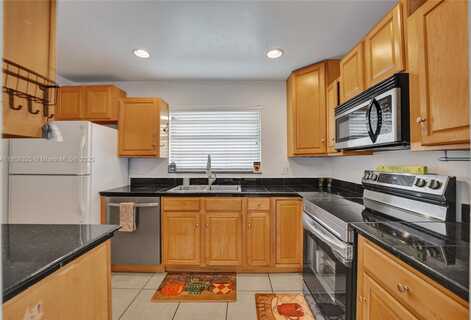 1551 NW 92nd Ave, Pembroke Pines, FL 33024