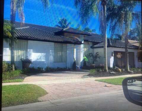 28 NW 108th Way, Plantation, FL 33324