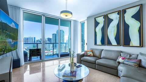 185 SW 7th St, Miami, FL 33130