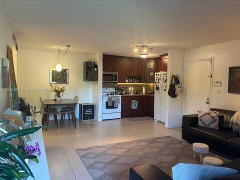 771 NE 199th St, Miami, FL 33179