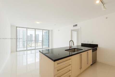 79 SW 12th St, Miami, FL 33130