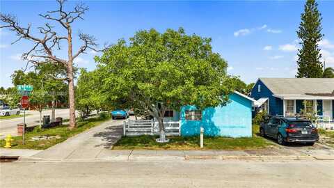 1007 N E St, Lake Worth, FL 33460